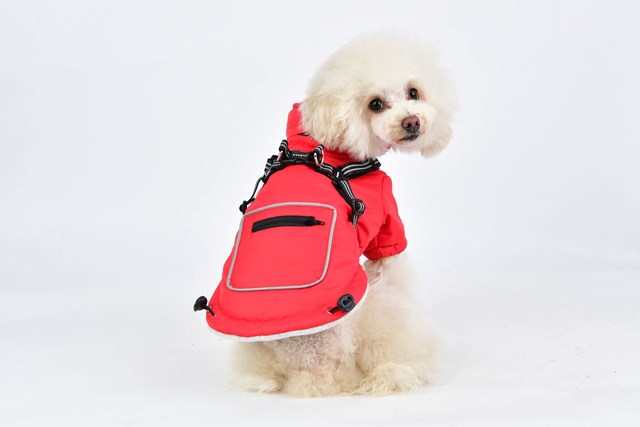 Mallory Red - Hundedekken med Integrert Sele